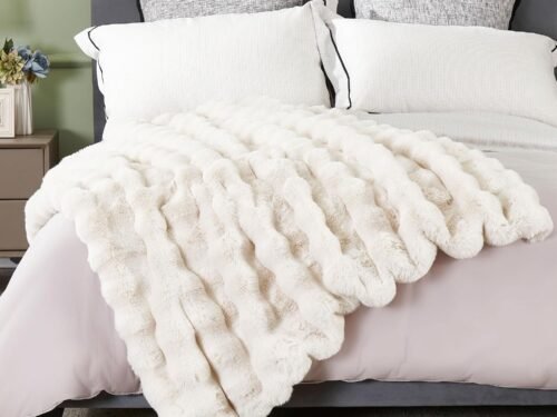 Faux rabbit fur bubble fleece blanket 50x60 inches, thickened and warm decorative blanket