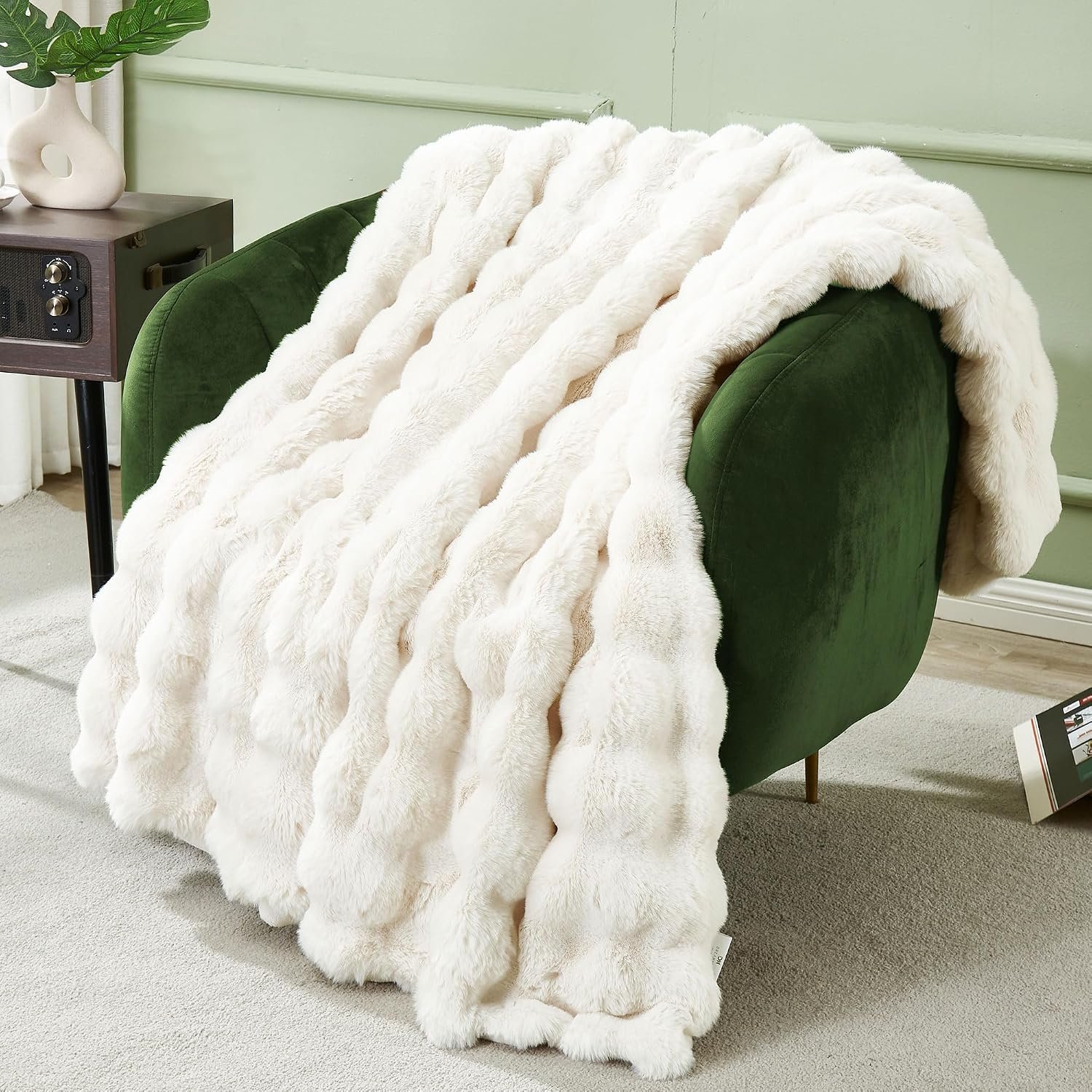Faux rabbit fur bubble fleece blanket 50x60 inches, thickened and warm decorative blanket - Image 2